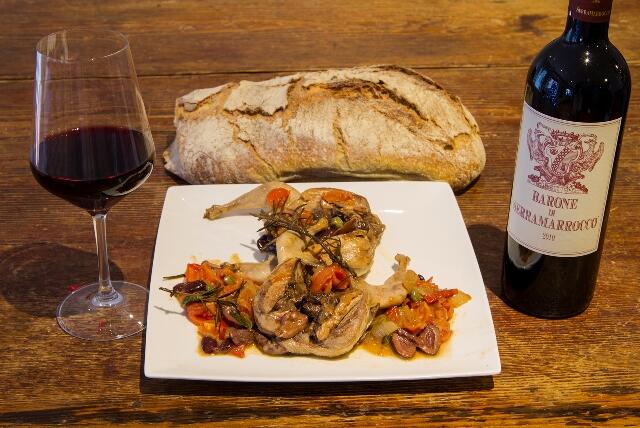 Quagliette alla cacciatora and wine
