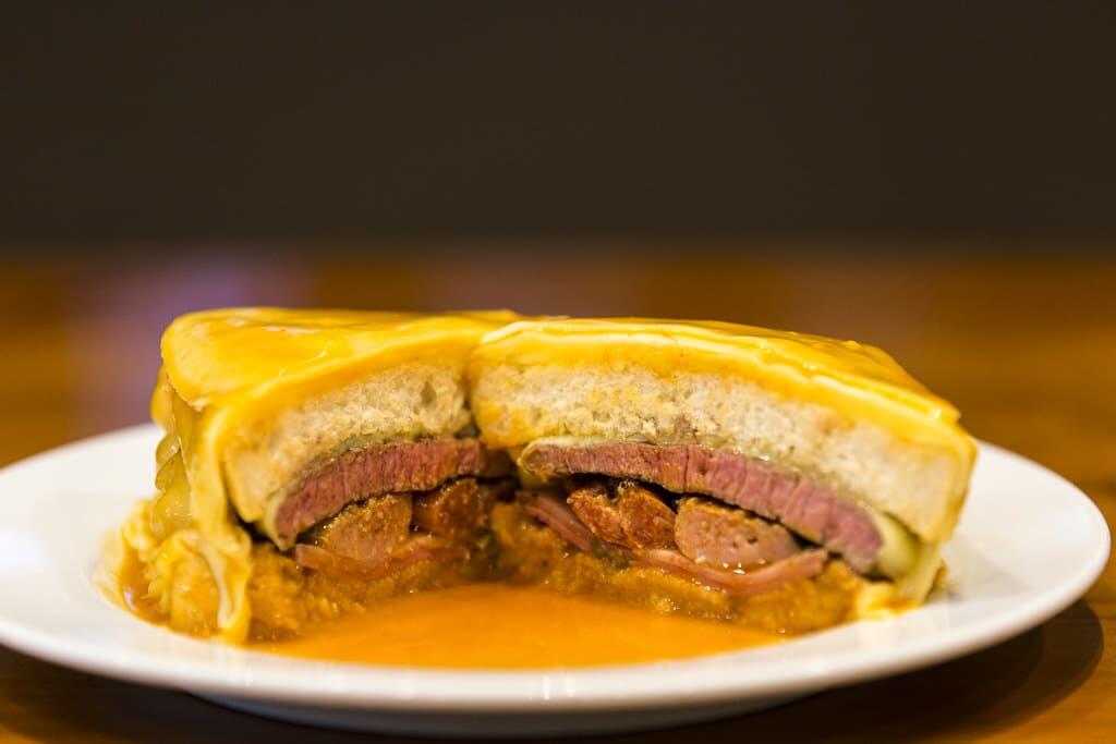 francesinha_in_porto