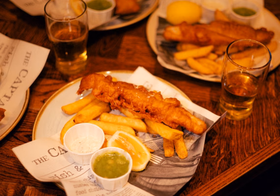 Eating Edinburgh: Old Town Food Tour with Drinks