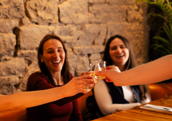 Eating Edinburgh: Old Town Food Tour with Drinks