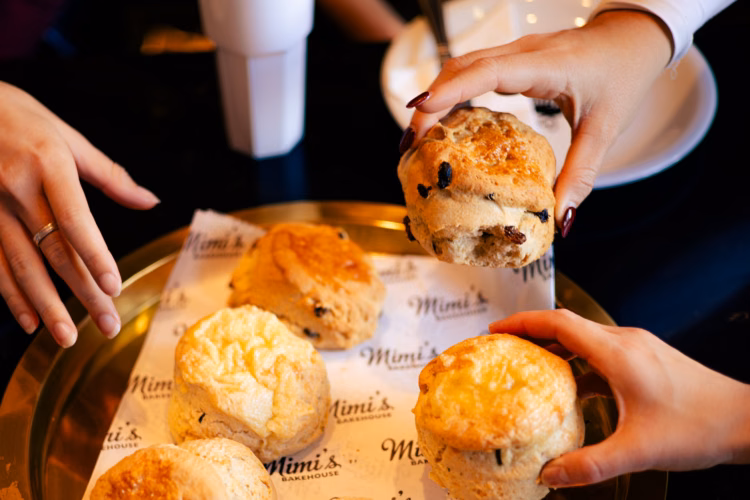 Eating Edinburgh: Old Town Food Tour with Drinks