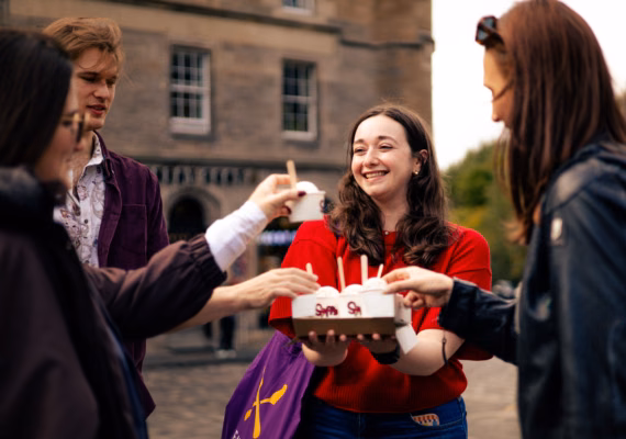 Eating Edinburgh: Old Town Food Tour with Drinks