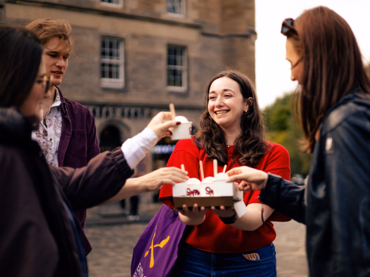 Eating Edinburgh: Old Town Food Tour with Drinks