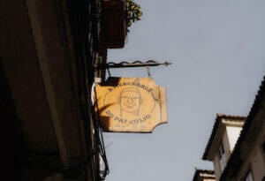 sign_hanging_outside_Mercearia_do_Pai_Júlio_Lisbon