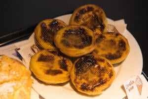 plate_of_pastel_de_nata_pastelaria_santo_antonio