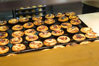 tray_of_pastel_de_nata_pastelaria_santo_antonio