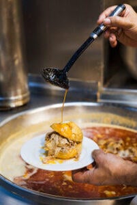 chef_making_bifana_at_Conga_restaurant_Porto