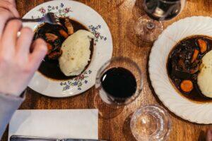 plates_food_at_Miznon_Marais_Paris