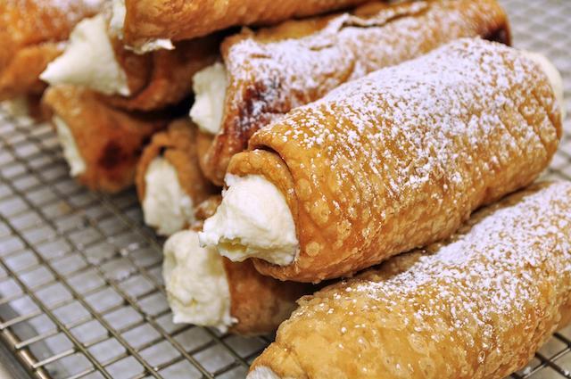 cannoli_sicily
