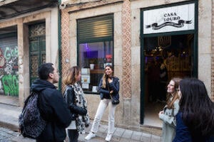 group_tour_outside_casa_louro_Porto