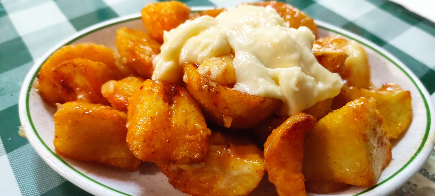 closeup_of_patatas_bravas_Madrid