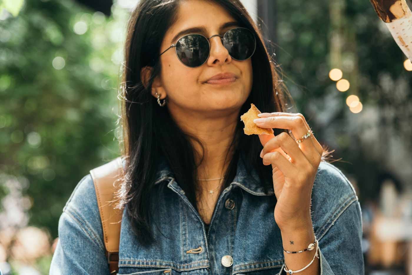 Women_eating_in_Thierry_Marx_Bakery_Paris