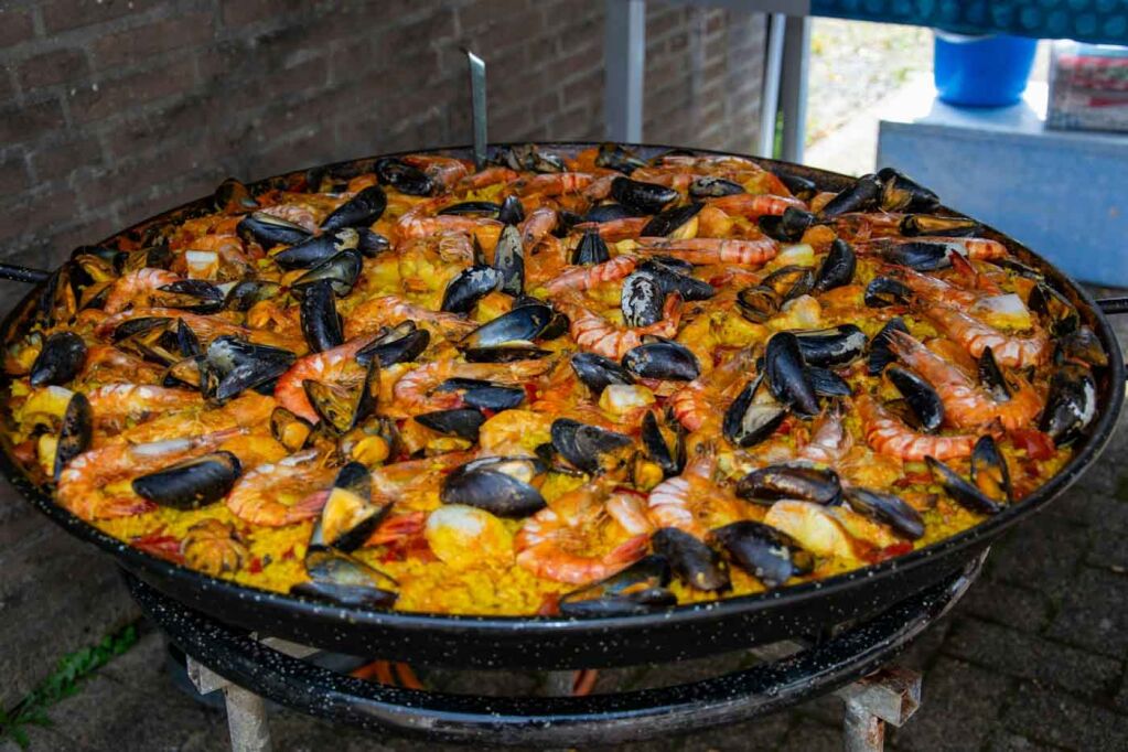 sharing_size_paella_seville